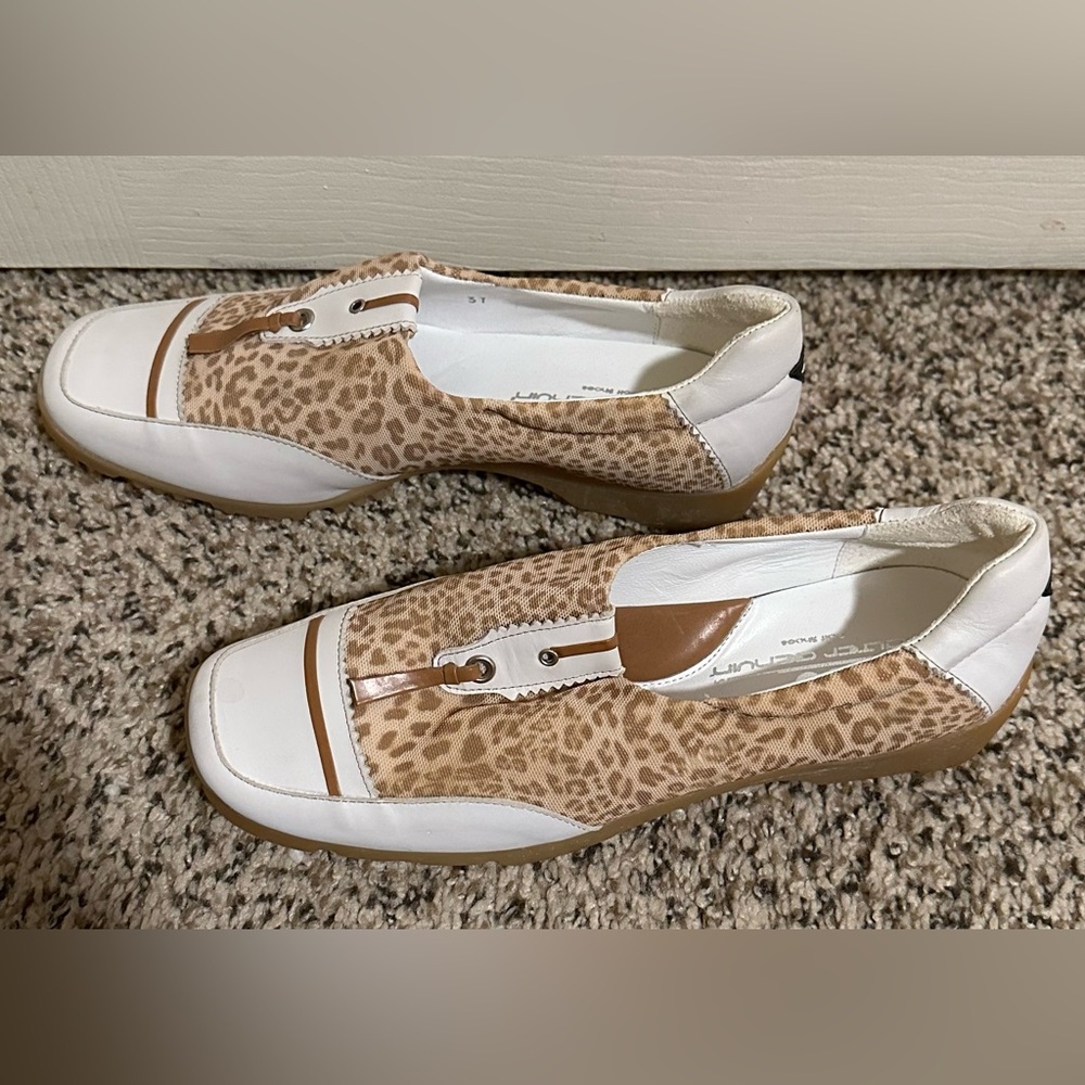 Walter Genuin Pon Pon Woman’s Spike-less Golf Shoes in Leopard Print